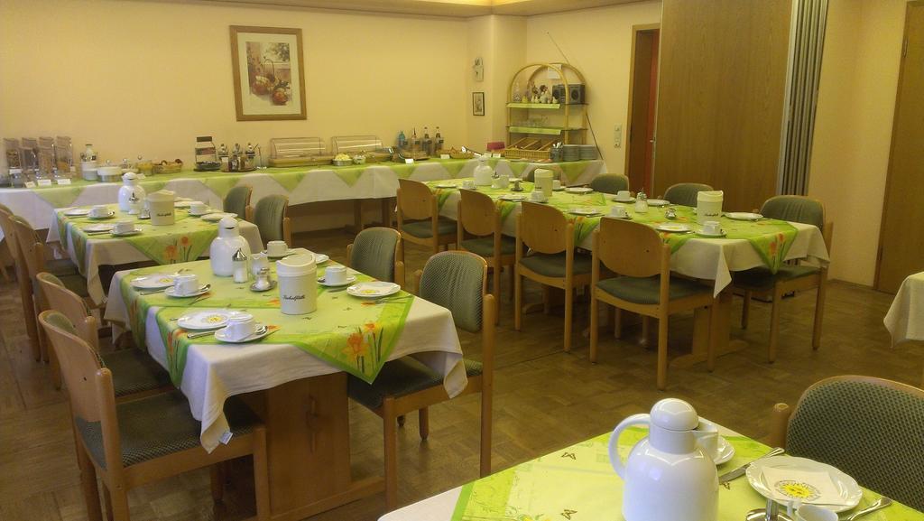 Gasthof Landhotel Gruner Baum Cadolzburg Экстерьер фото