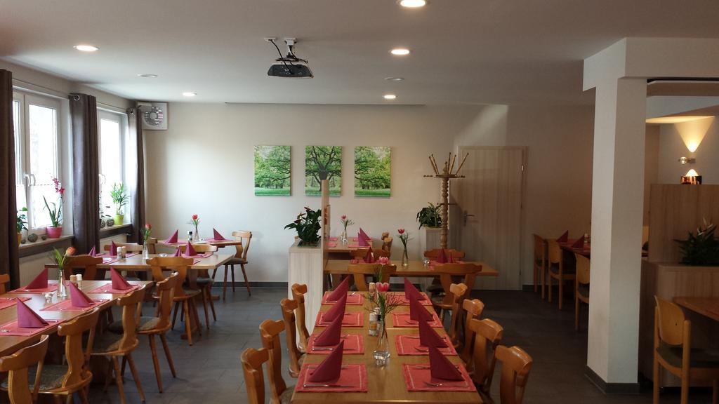 Gasthof Landhotel Gruner Baum Cadolzburg Экстерьер фото