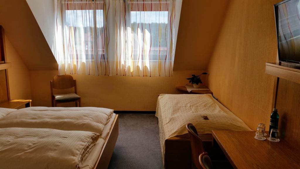 Gasthof Landhotel Gruner Baum Cadolzburg Экстерьер фото