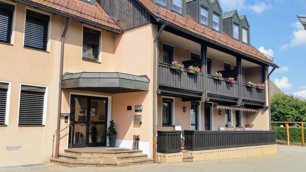 Gasthof Landhotel Gruner Baum Cadolzburg Экстерьер фото