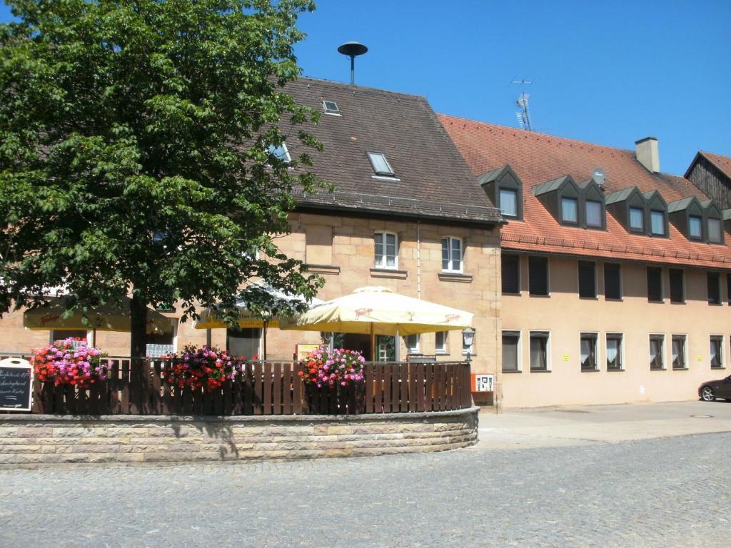 Gasthof Landhotel Gruner Baum Cadolzburg Экстерьер фото