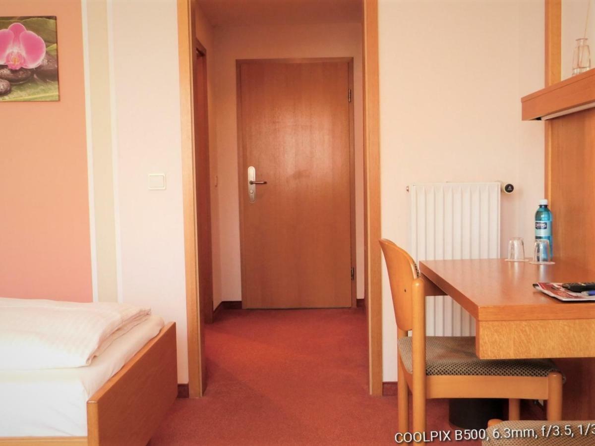 Gasthof Landhotel Gruner Baum Cadolzburg Экстерьер фото