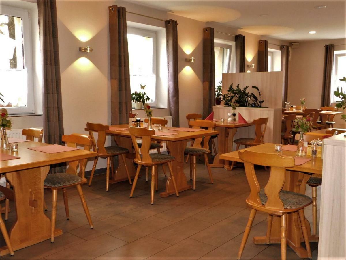 Gasthof Landhotel Gruner Baum Cadolzburg Экстерьер фото