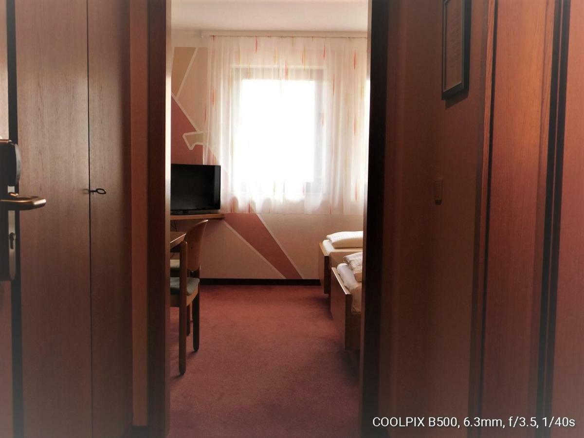 Gasthof Landhotel Gruner Baum Cadolzburg Экстерьер фото