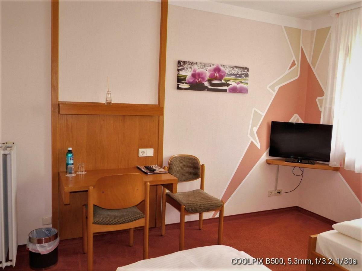 Gasthof Landhotel Gruner Baum Cadolzburg Экстерьер фото